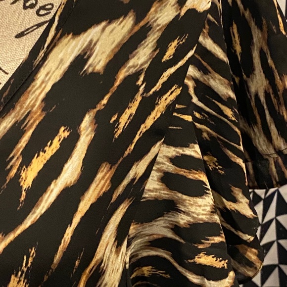 Leopard print new Jennifer Lopez top - Picture 3 of 3